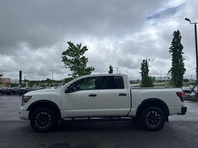 Nissan Titan 4x4 Crew Cab PRO-4X 2024