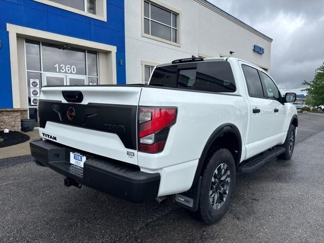 Nissan Titan 4x4 Crew Cab PRO-4X 2024