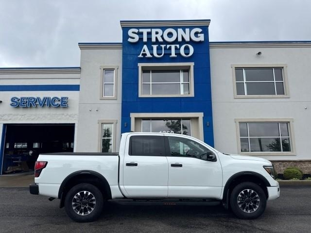 Nissan Titan 4x4 Crew Cab PRO-4X 2024