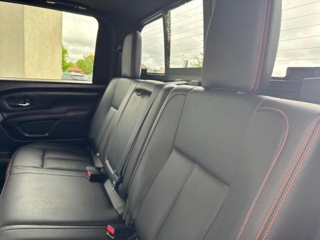 Nissan Titan 4x4 Crew Cab PRO-4X 2024