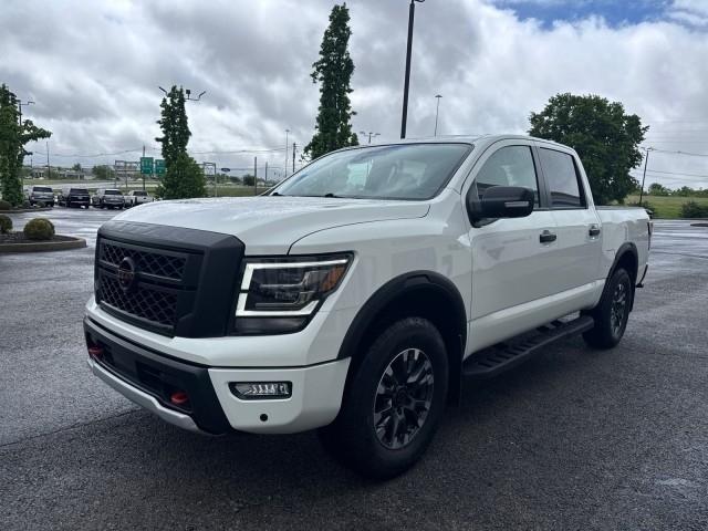 Nissan Titan 4x4 Crew Cab PRO-4X 2024