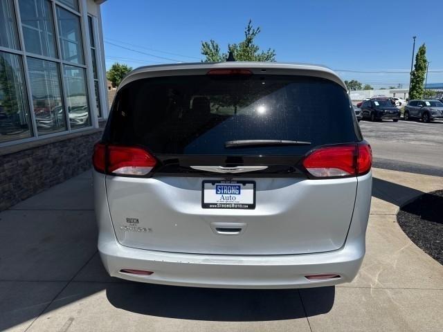Chrysler Voyager LX FWD 2024