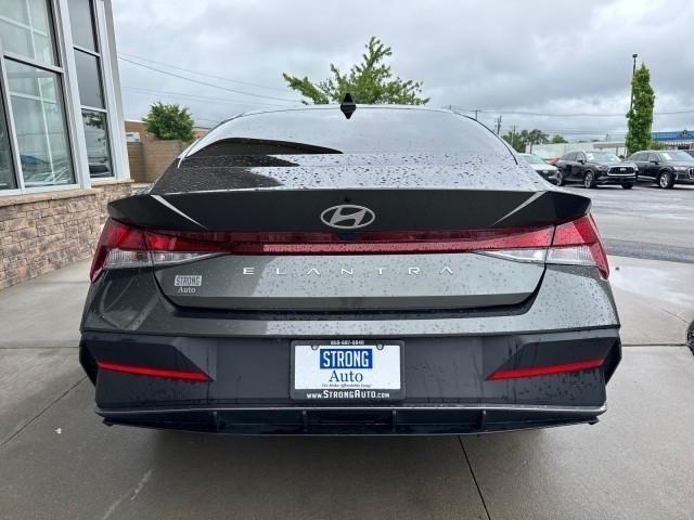 Hyundai Elantra SE IVT 2024