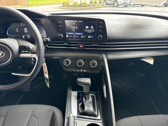 Hyundai Elantra SE IVT 2024