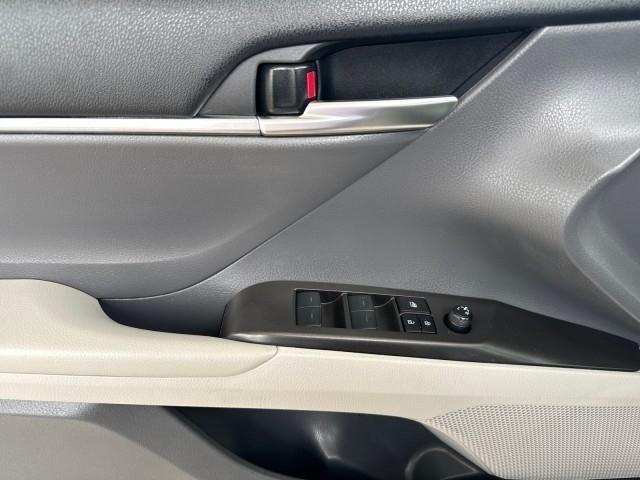 Toyota Camry SE Auto (Natl) 2024