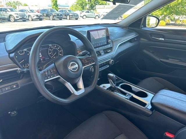 Nissan Altima 2.5 SV Sedan 2024