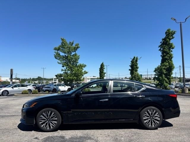 Nissan Altima 2.5 SV Sedan 2024