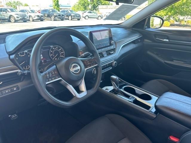 Nissan Altima 2.5 SV Sedan 2024