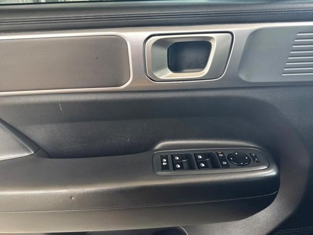 Hyundai Santa Fe SE FWD 2025