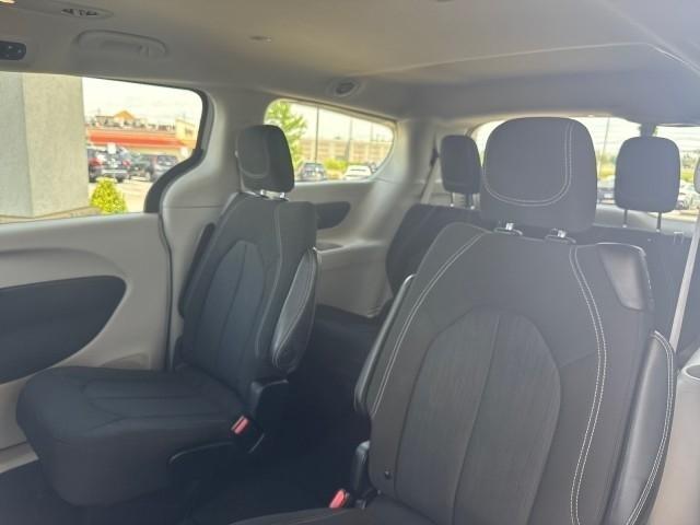 Chrysler Voyager LX FWD 2023