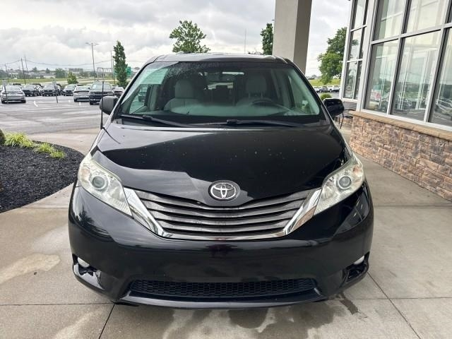 Toyota Sienna 5dr 7-Pass Van V6 XLE AAS FWD (Natl) 2011