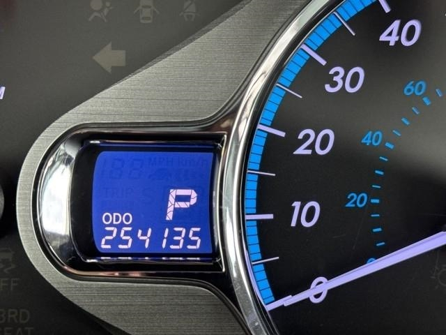 Toyota Sienna 5dr 7-Pass Van V6 XLE AAS FWD (Natl) 2011