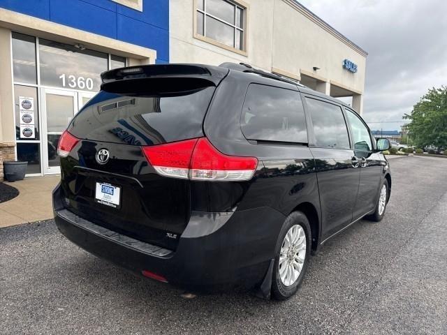Toyota Sienna 5dr 7-Pass Van V6 XLE AAS FWD (Natl) 2011