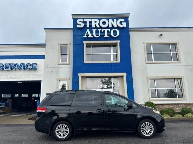 Toyota Sienna 5dr 7-Pass Van V6 XLE AAS FWD (Natl) 2011