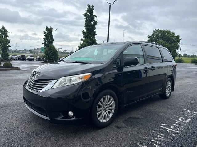Toyota Sienna 5dr 7-Pass Van V6 XLE AAS FWD (Natl) 2011