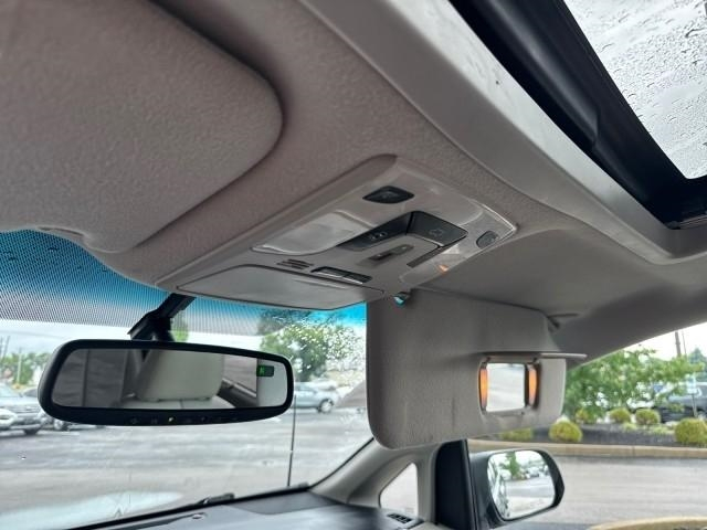 Toyota Sienna 5dr 7-Pass Van V6 XLE AAS FWD (Natl) 2011