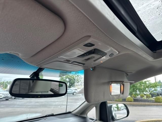 Toyota Sienna 5dr 7-Pass Van V6 XLE AAS FWD (Natl) 2011
