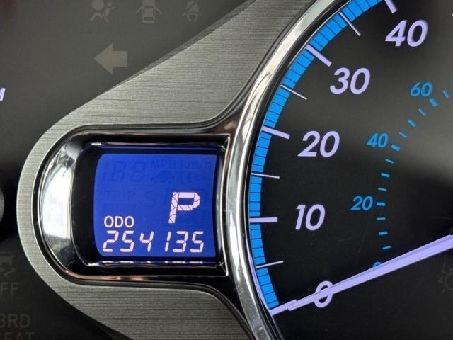 Toyota Sienna 5dr 7-Pass Van V6 XLE AAS FWD (Natl) 2011