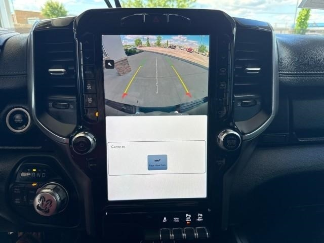 RAM 1500 Laramie 4x4 Crew Cab 5'7" Box 2022