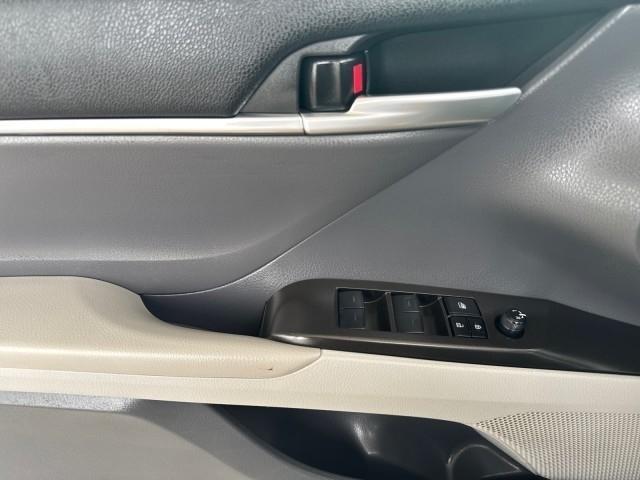 Toyota Camry Hybrid SE Nightshade CVT (Natl) 2023