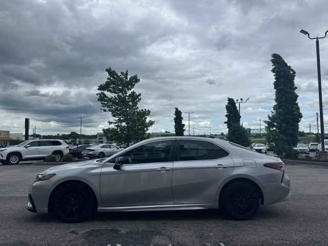 Toyota Camry Hybrid SE Nightshade CVT (Natl) 2023