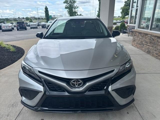 Toyota Camry Hybrid SE Nightshade CVT (Natl) 2023