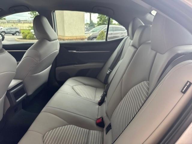 Toyota Camry Hybrid SE Nightshade CVT (Natl) 2023