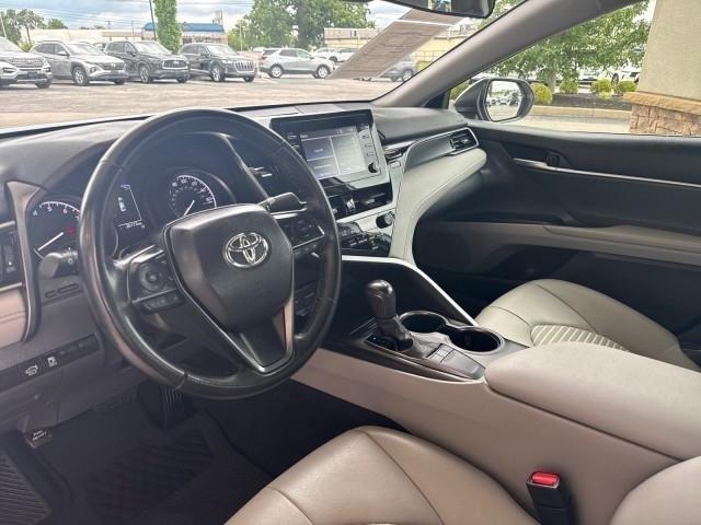 Toyota Camry Hybrid SE Nightshade CVT (Natl) 2023