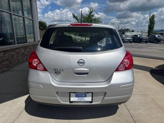 Nissan Versa 5dr HB Auto 1.8 S 2012