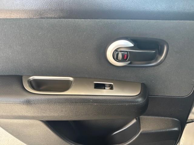Nissan Versa 5dr HB Auto 1.8 S 2012