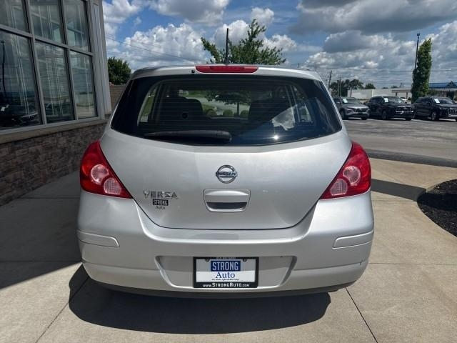 Nissan Versa 5dr HB Auto 1.8 S 2012