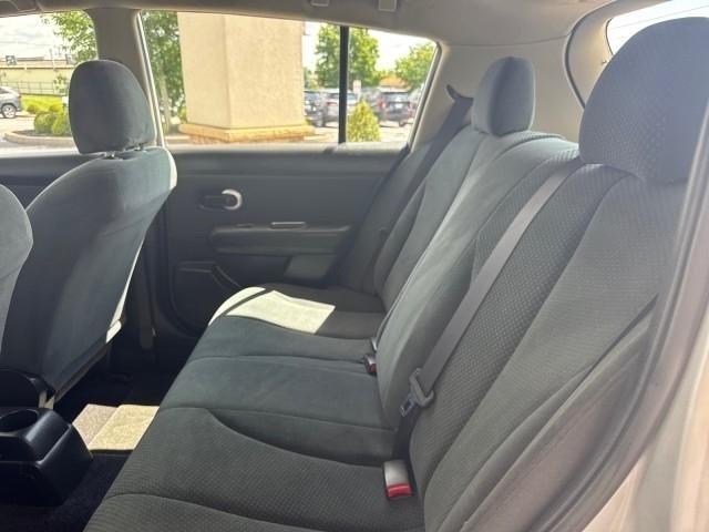 Nissan Versa 5dr HB Auto 1.8 S 2012