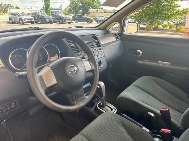 Nissan Versa 5dr HB Auto 1.8 S 2012
