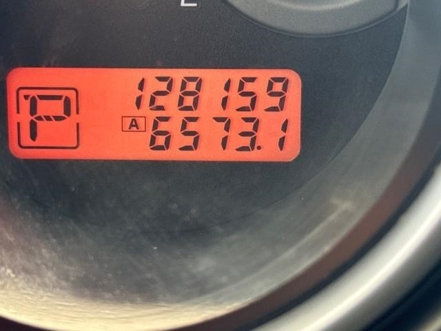 Nissan Versa 5dr HB Auto 1.8 S 2012