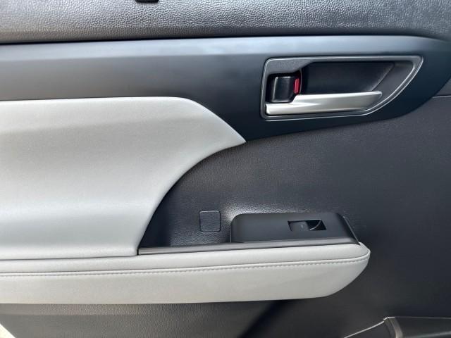 Toyota Highlander Platinum AWD (Natl) 2023