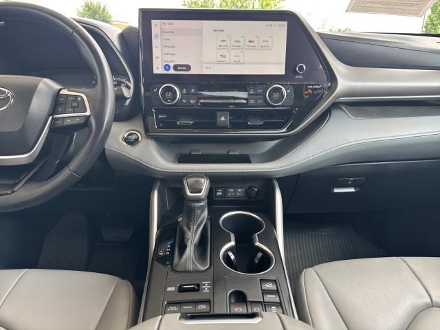 Toyota Highlander Platinum AWD (Natl) 2023