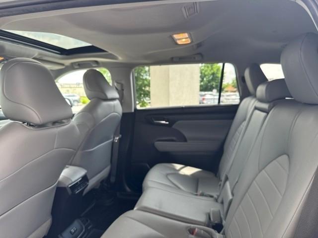 Toyota Highlander Platinum AWD (Natl) 2023
