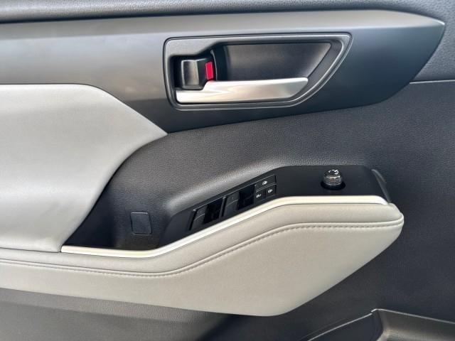 Toyota Highlander Platinum AWD (Natl) 2023