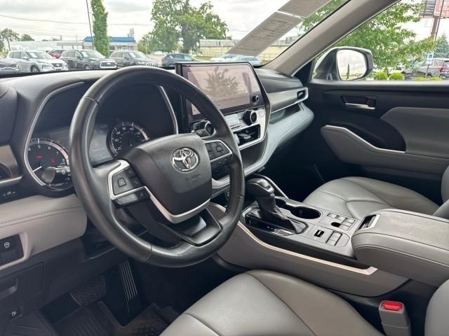 Toyota Highlander Platinum AWD (Natl) 2023