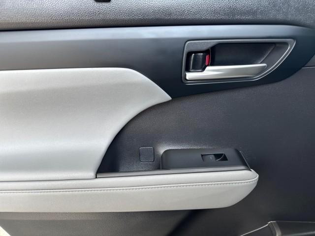 Toyota Highlander Platinum AWD (Natl) 2023