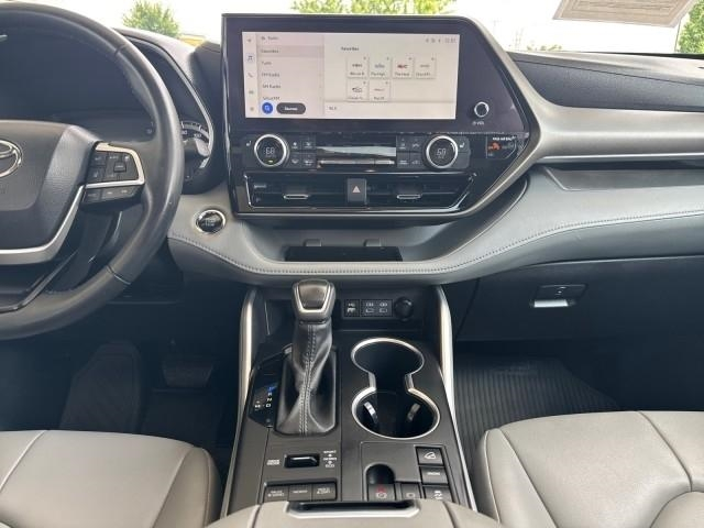 Toyota Highlander Platinum AWD (Natl) 2023