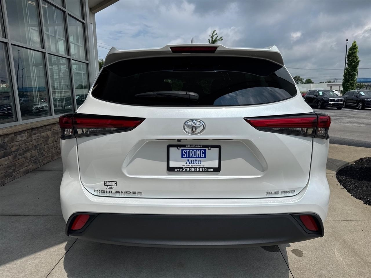 Toyota Highlander Platinum AWD (Natl) 2023