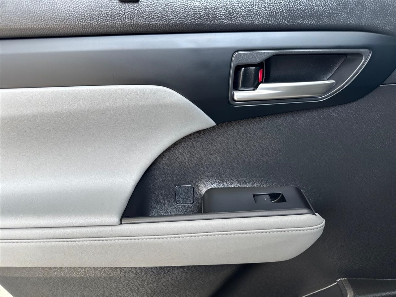 Toyota Highlander Platinum AWD (Natl) 2023