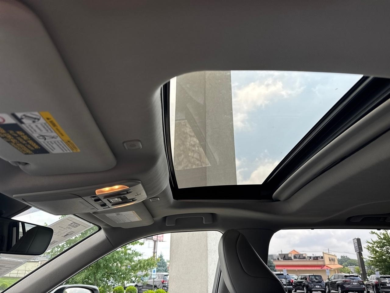Toyota Highlander Platinum AWD (Natl) 2023