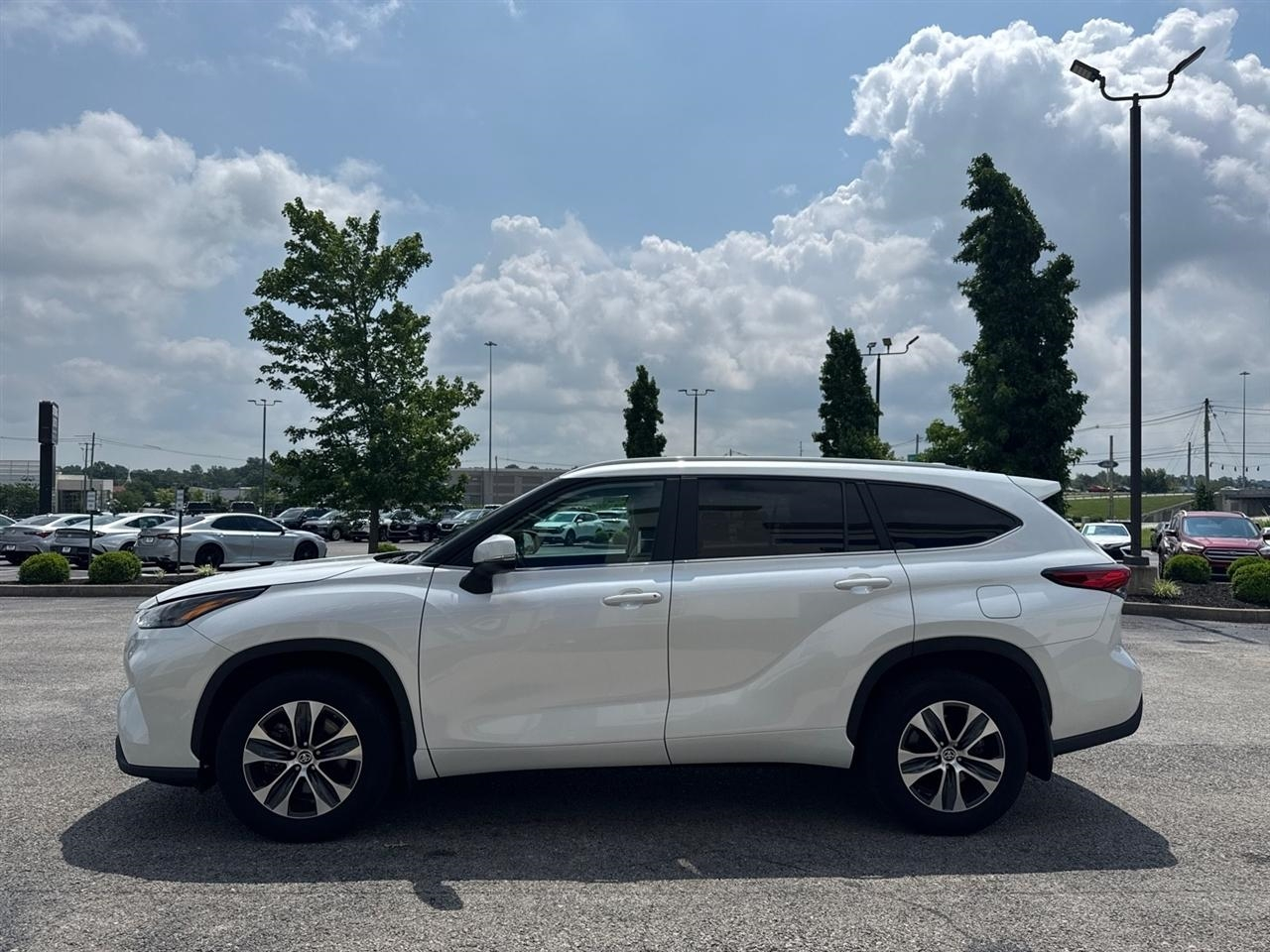Toyota Highlander Platinum AWD (Natl) 2023