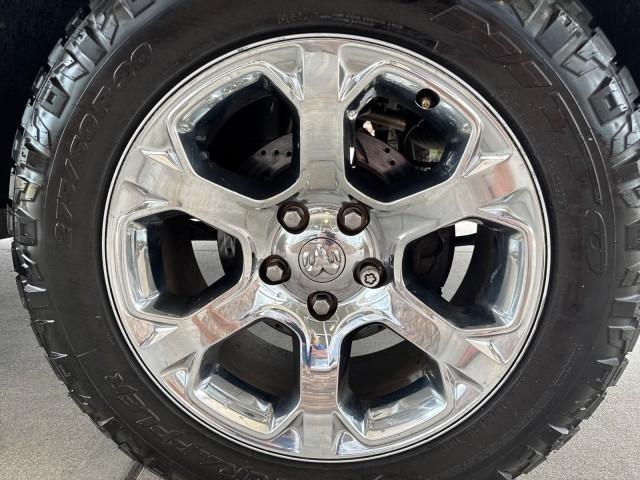 RAM 1500 4WD Crew Cab 140.5" Laramie 2013