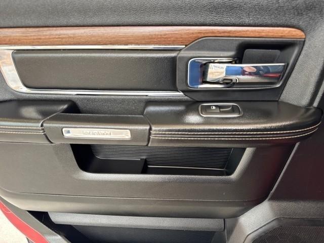 RAM 1500 4WD Crew Cab 140.5" Laramie 2013
