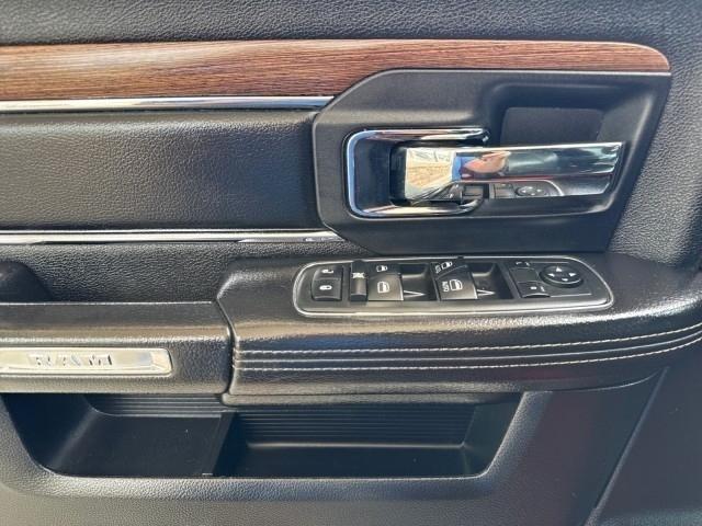 RAM 1500 4WD Crew Cab 140.5" Laramie 2013