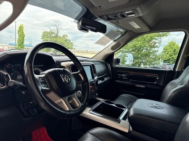 RAM 1500 4WD Crew Cab 140.5" Laramie 2013