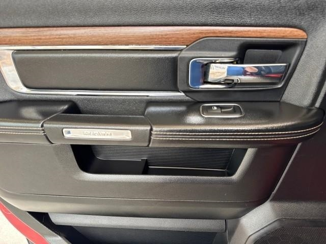 RAM 1500 4WD Crew Cab 140.5" Laramie 2013